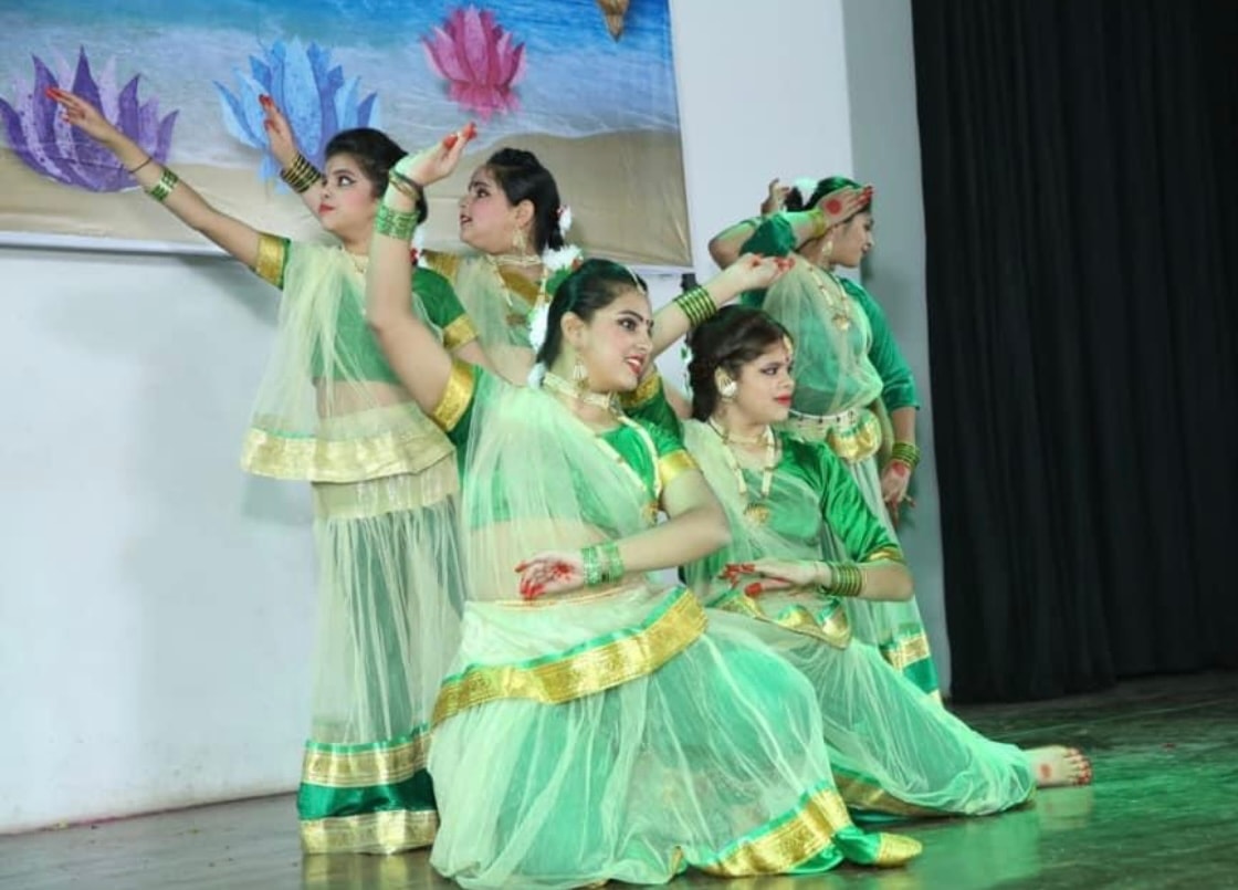 Dance performance 4